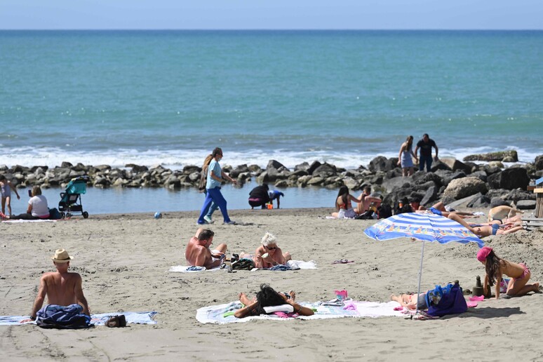 più difese in vacanza con pieno di vitamina D e sonno © ANSA/AFP