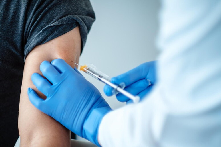 Auto, assicurazione temporanea gratis per chi si vaccina - RIPRODUZIONE RISERVATA