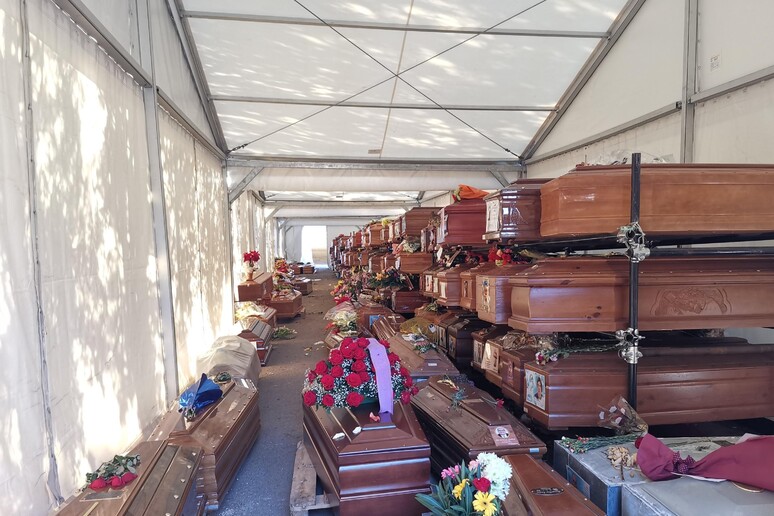 Almost 1,000 coffins left unburied in Palermo -     ALL RIGHTS RESERVED