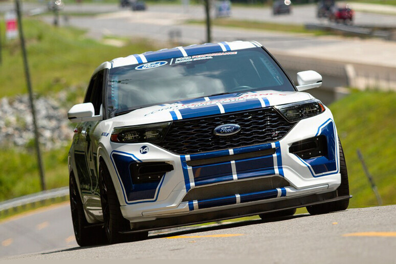 Ford Performance Explorer ST diventa racing utility vehicle - RIPRODUZIONE RISERVATA