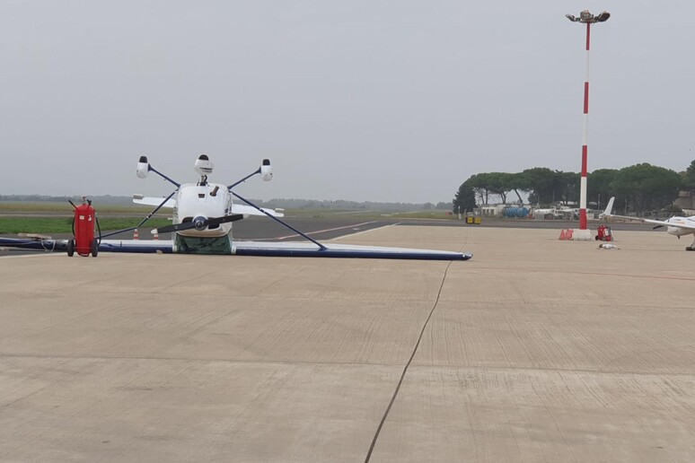 Maltempo: ultraleggero rovesciato in aeroporto Alghero - RIPRODUZIONE RISERVATA