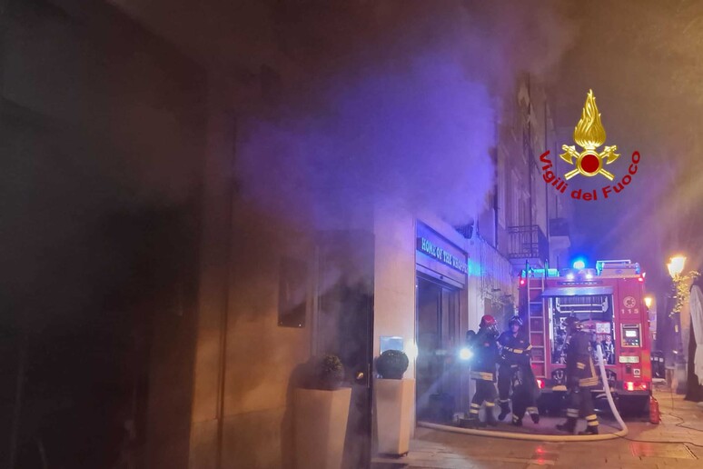 Incendio in un fast food a Trieste - RIPRODUZIONE RISERVATA