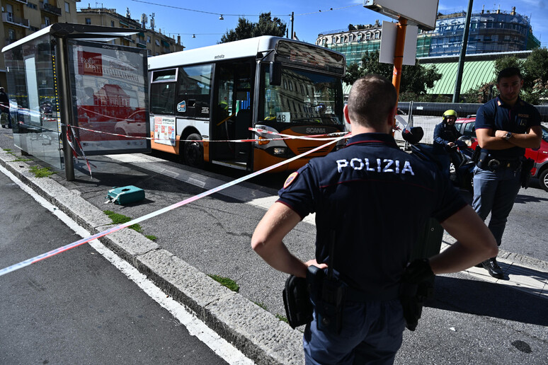 Fatto brillare pacco abbandonato su autobus a S.Fruttuoso - RIPRODUZIONE RISERVATA