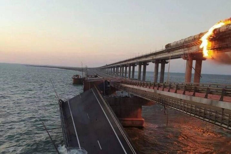 ++ Kiev su ponte Crimea, distruggere tutto ci� che � illegale ++ - RIPRODUZIONE RISERVATA