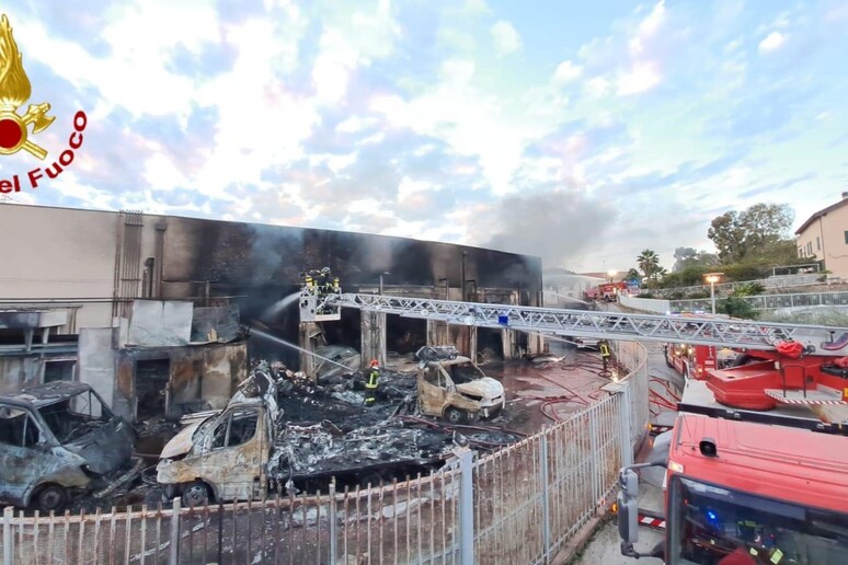 Incendio alla Marr di Taggia - RIPRODUZIONE RISERVATA