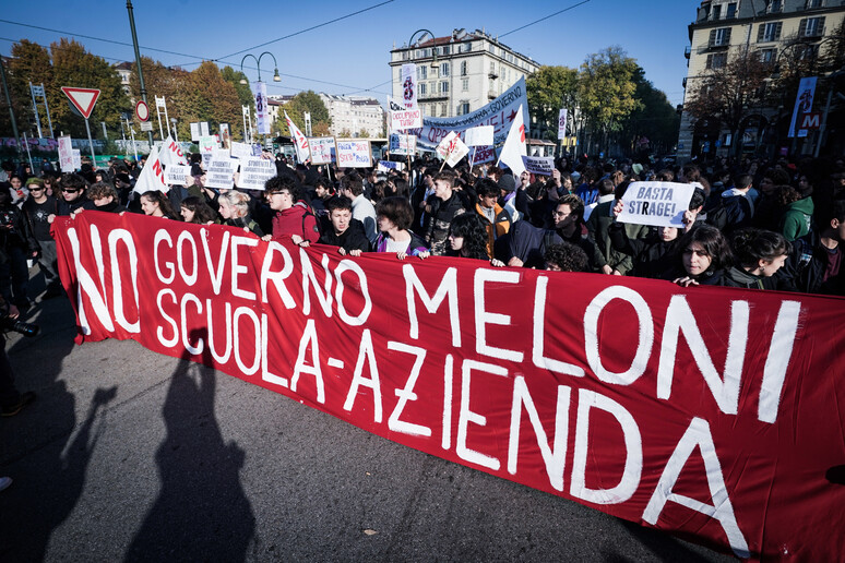 Manifestazione studenti. Torino - RIPRODUZIONE RISERVATA