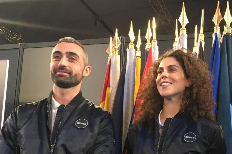 Andrea Patassa e Anthea Comellini con il presidente dell 'Agenzia Spaziale Italiana, Giorgio Saccoccia (fonte: ASI) - RIPRODUZIONE RISERVATA