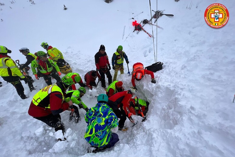 Valanga in val Fassa, rianimato scialpinista travolto, gravissimo - RIPRODUZIONE RISERVATA