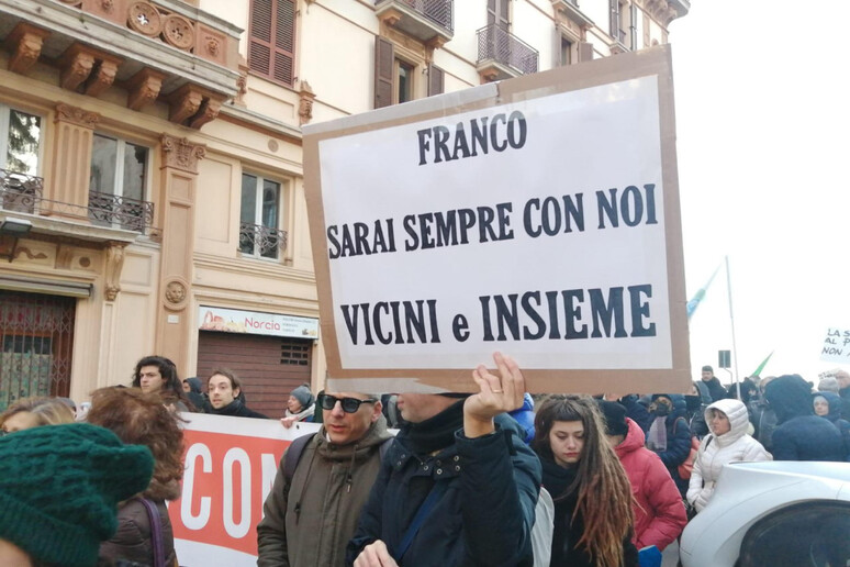 Corteo di no vax e di contrari al Green pass per manifestare "in memoria di Franco Trinca" - RIPRODUZIONE RISERVATA