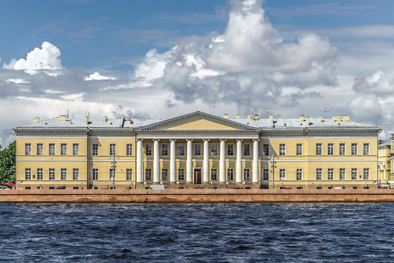 La sede dell 'Accademia russa delle scienze a San Pietroburgo (fonte: © Alex Fedorov, Wikimedia Commons) - RIPRODUZIONE RISERVATA