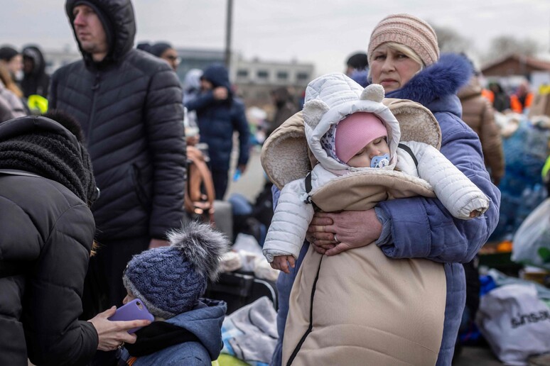 Profughi ucraini © ANSA/AFP