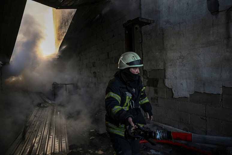 Ucraina:  'bombardamenti nei sobborghi di Kiev ' © ANSA/AFP