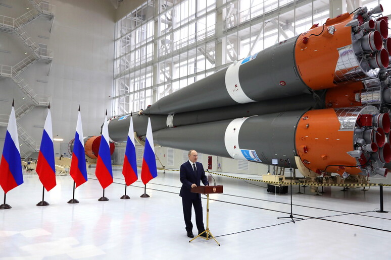 Vladimir Putin in visita al Cosmodromo di Vostochny © ANSA/EPA