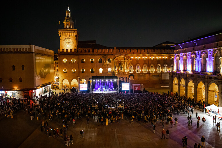 Ucraina: a Bologna l 'urlo dei settemila per la pace - RIPRODUZIONE RISERVATA