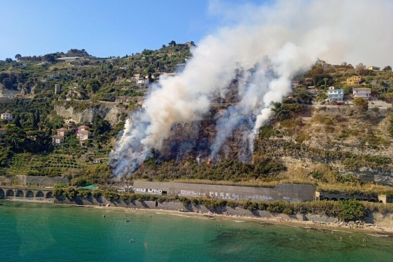 Incendio alle Calandre di Ventimiglia - RIPRODUZIONE RISERVATA