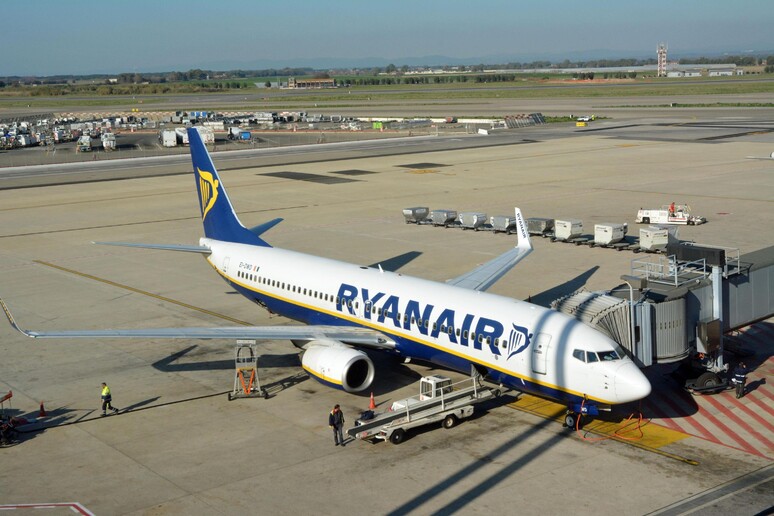 Un aereo Ryanair a Fiumicino - RIPRODUZIONE RISERVATA