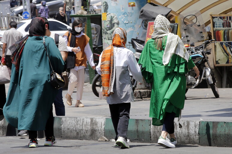 Una strada di Teheran - RIPRODUZIONE RISERVATA