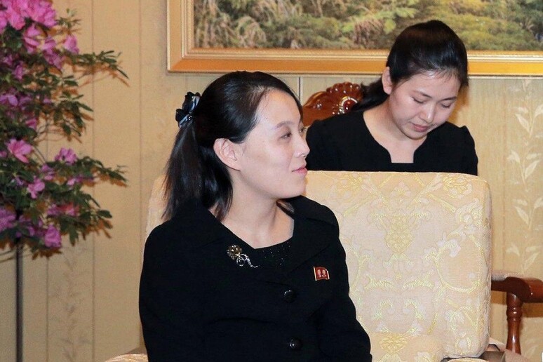 Kim Yo-jong visits lodging of visiting Chinese Art Troupe [ARCHIVE MATERIAL 20180413 ] - RIPRODUZIONE RISERVATA