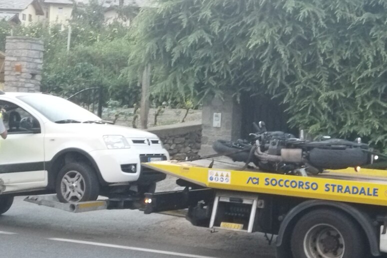 Incidente stradale a Sarre - RIPRODUZIONE RISERVATA