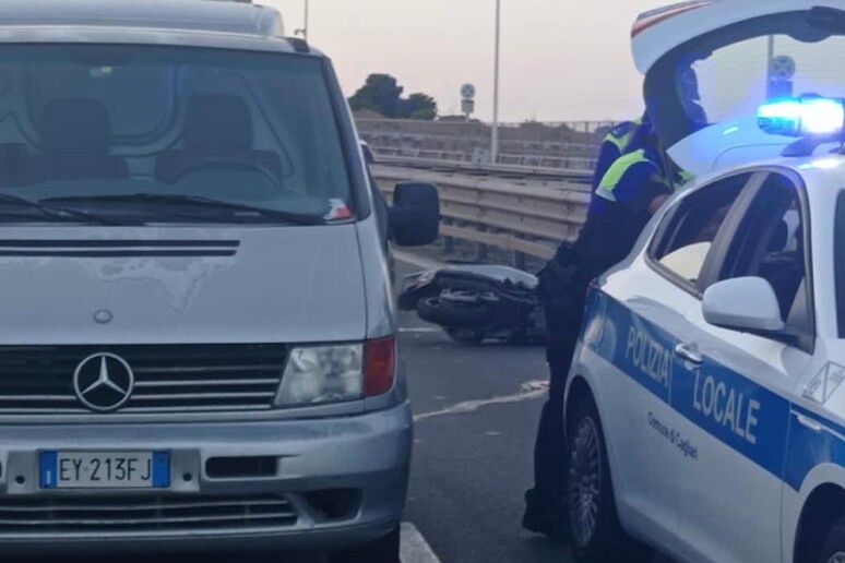 Incidente stradale sull 'asse mediano a Cagliari - RIPRODUZIONE RISERVATA