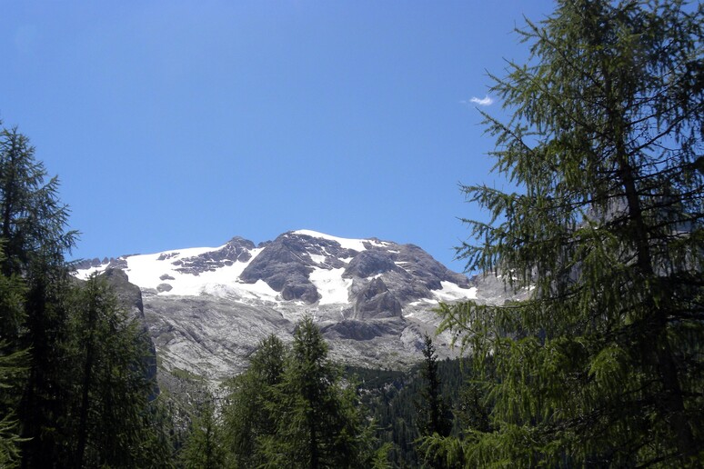 Una veduta del ghiacciaio della Marmolada - RIPRODUZIONE RISERVATA