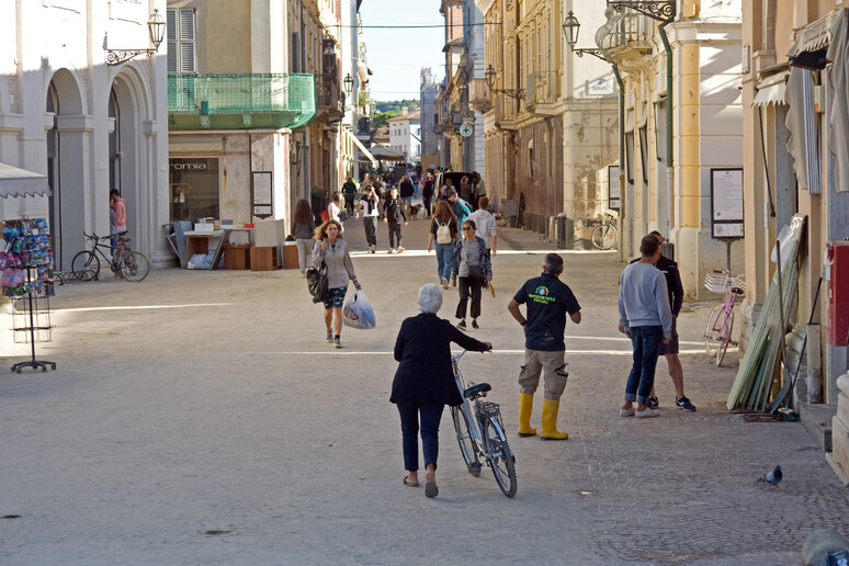 - RIPRODUZIONE RISERVATA