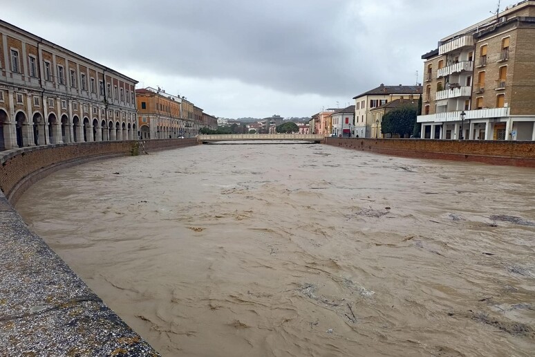 - RIPRODUZIONE RISERVATA