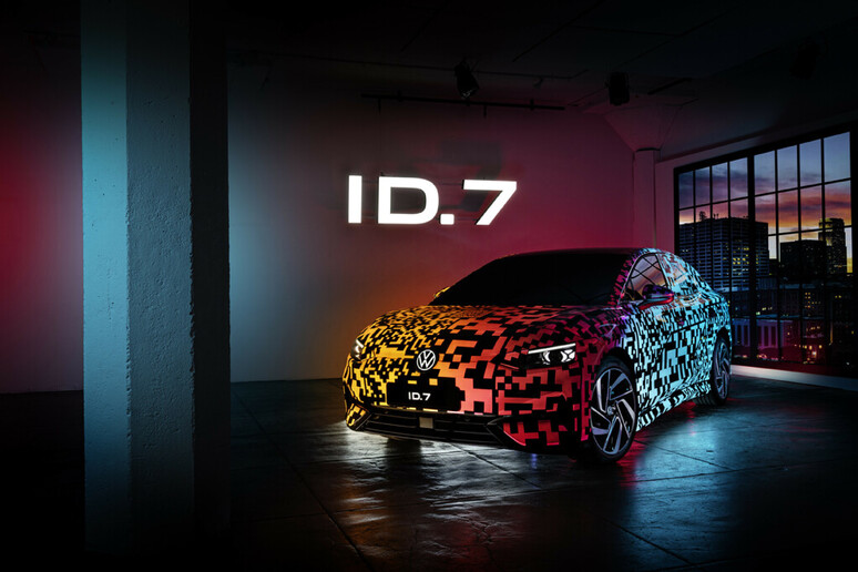 Volkswagen ID.7 si illumina e percorre fino a 700 km - RIPRODUZIONE RISERVATA