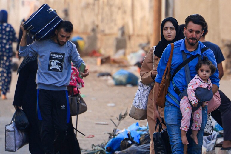 Guerra in Medioriente: esodo in corso da Gaza City, famiglie in marcia © ANSA/AFP