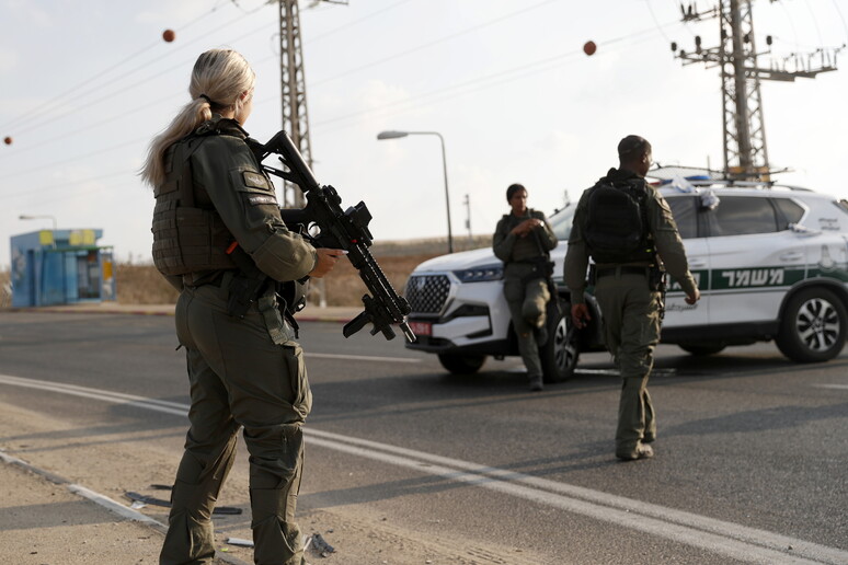 Poliziotti israeliani - RIPRODUZIONE RISERVATA