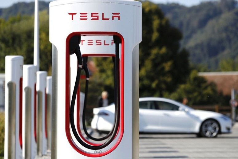 Toyota sigla accordo con Tesla per i Supercharger negli USA - RIPRODUZIONE RISERVATA