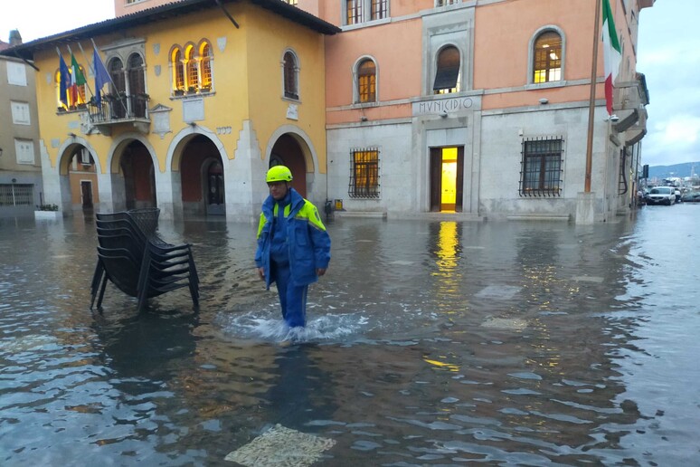 - RIPRODUZIONE RISERVATA