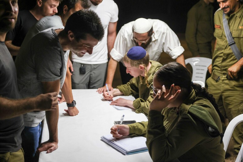 Riservisti richiamati dall 'esercito israeliano © ANSA/AFP