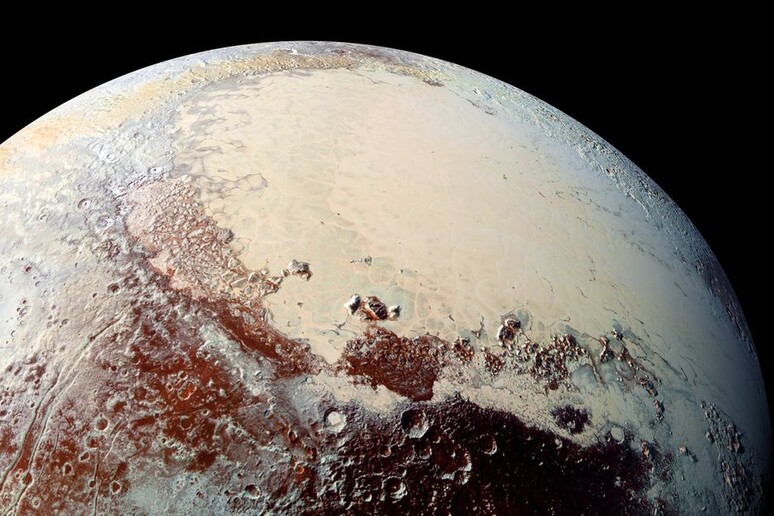 Plutone, con la Sputnik Planitia, nell 'immagine scattata dalla sonda New Horizons (fonte: NASA) - RIPRODUZIONE RISERVATA