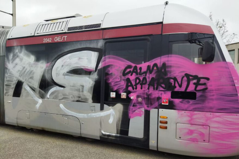 Firenze. Prova di sagoma statica per il tram: ieri trainato da un veicolo  speciale da Scandicci e Firenze e ritorno – Clickmobility