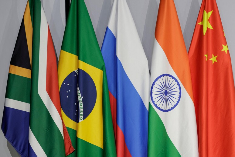 Bandiere dei paesi del Brics © ANSA/AFP
