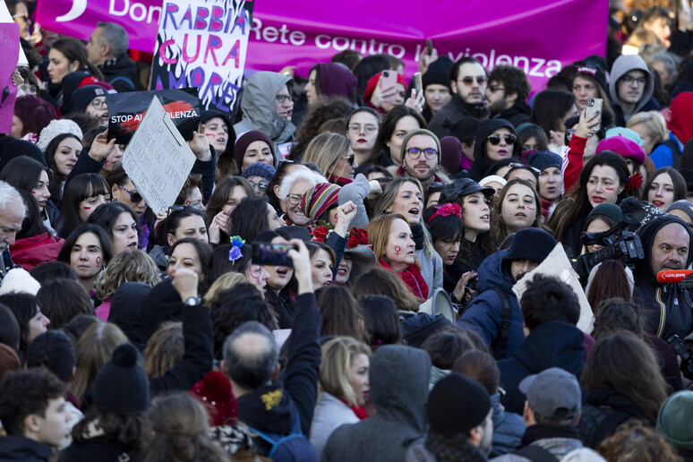 Giornata internazionale contro la violenza sulle donne - RIPRODUZIONE RISERVATA