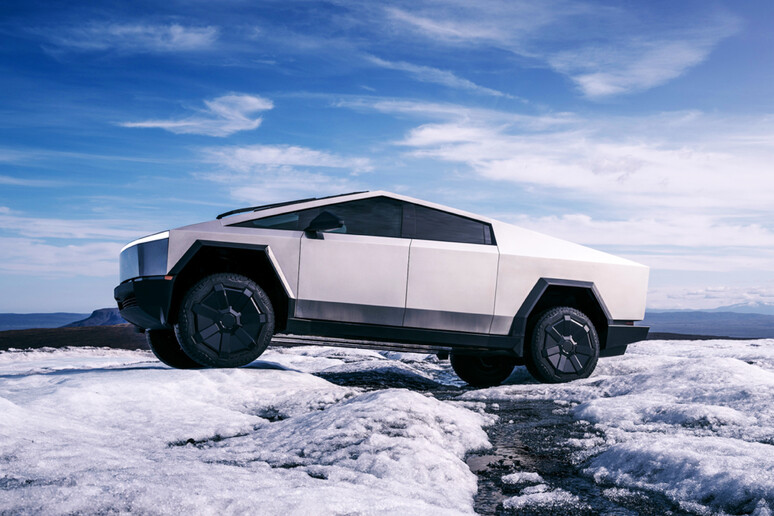 Tesla Cybertruck, in Texas prime consegne a dieci clienti - RIPRODUZIONE RISERVATA