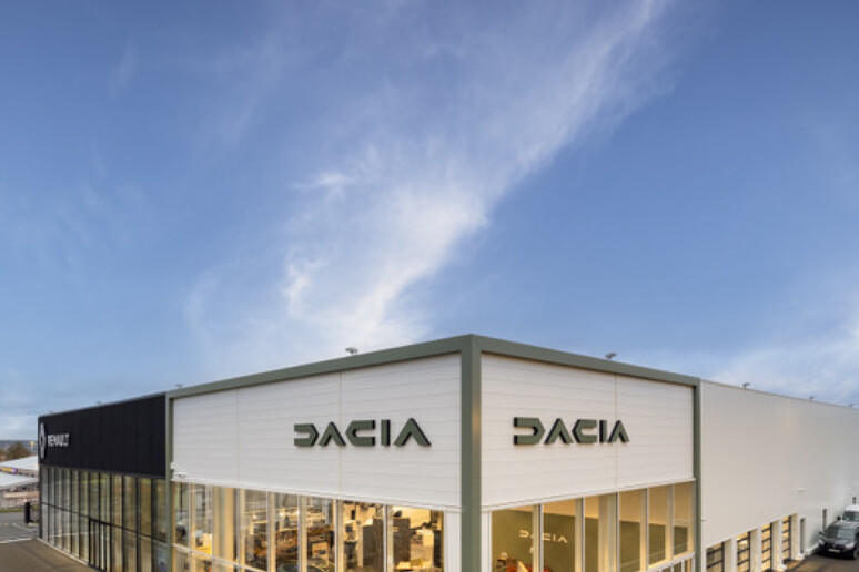 Dacia, a quota 1000 gli showroom con la nuova immagine -     RIPRODUZIONE RISERVATA