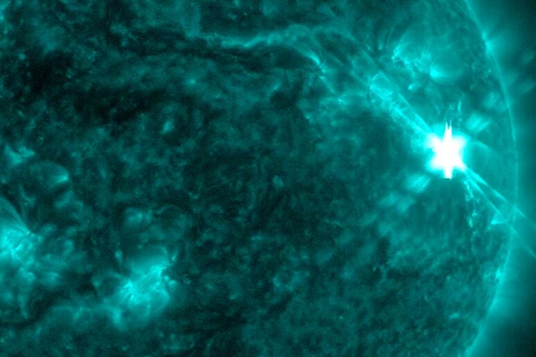 Il brillamento è stato osservato dal telescopio spaziale Solar Dynamics Observatory della Nasa (fonte: NASA/SDO) -     RIPRODUZIONE RISERVATA