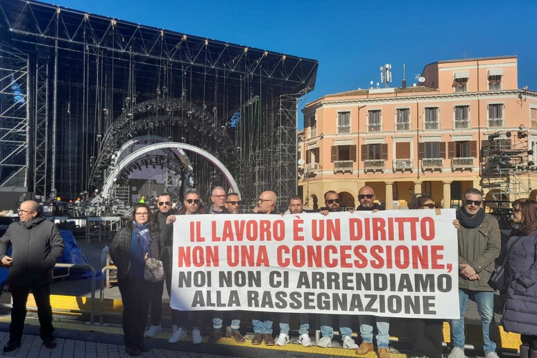 -     RIPRODUZIONE RISERVATA