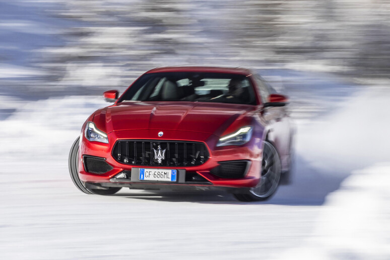 Ghibli, Quattroporte e Levante: su ghiaccio il saluto al V8 © ANSA/Maserati