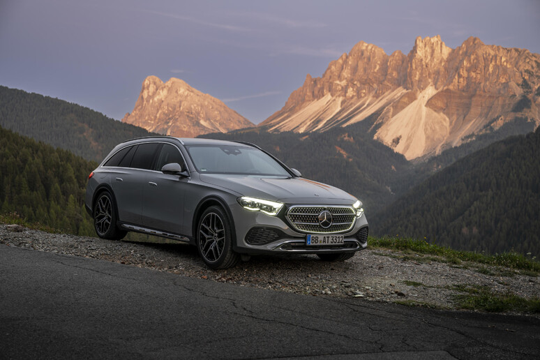 Classe E All Terrain: ibrido plug in Mercedes senza confini © ANSA/Mercedes-Benz AG