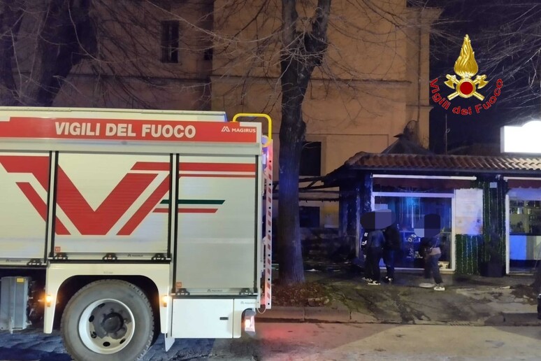 Nel Casertano esplodono botti e causano incendio - Notizie 