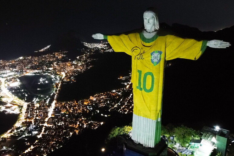 Il Brasile rende omaggio a Pelé - RIPRODUZIONE RISERVATA