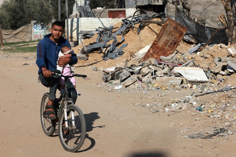 Guerra in Medioriente, l 'esodo dei civili verso Rafah © ANSA/AFP