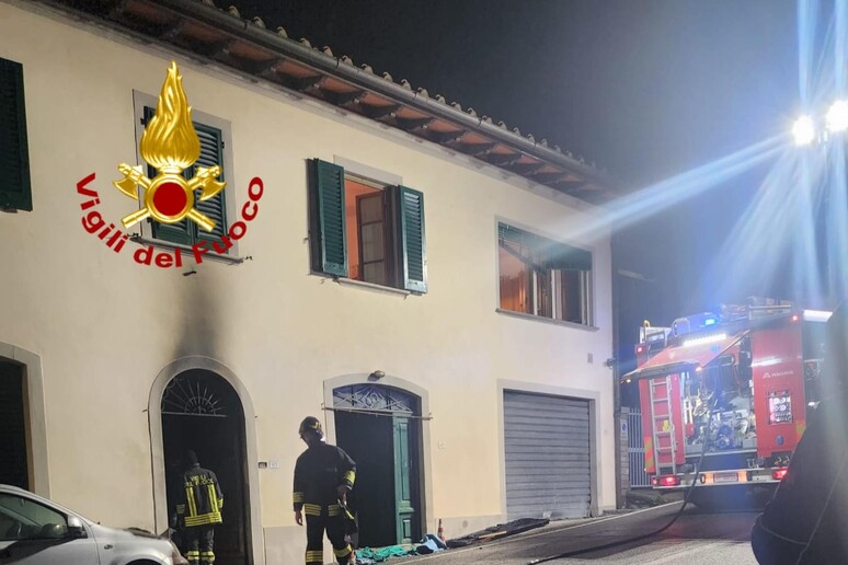 La palazzina dove è divampato l 'incendio - RIPRODUZIONE RISERVATA