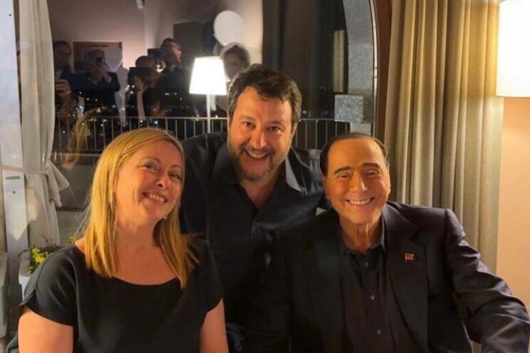 Festa a sopresa per 50 anni Salvini con Meloni e Berlusconi - RIPRODUZIONE RISERVATA