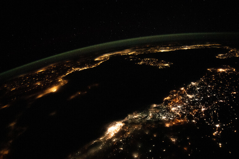 L 'area del Mediterraneo fotografata dalla Stazione Spaziale (fonte: NASA) - RIPRODUZIONE RISERVATA