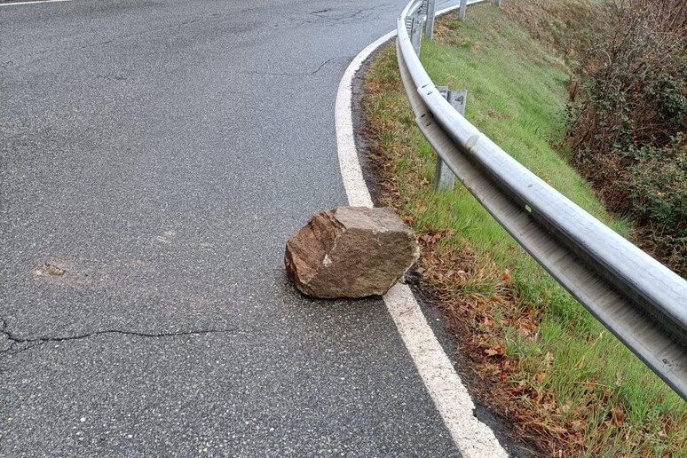 Frana sulla strada regionale di Roisan - RIPRODUZIONE RISERVATA